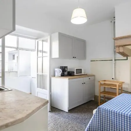 Vendégház Brand New Fully Furnished Just 20 Meters From Anjos Metro Station 13 *