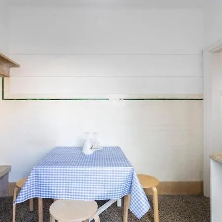 Brand New Fully Furnished Just 20 Meters From Anjos Metro Station 13 Vendégház *